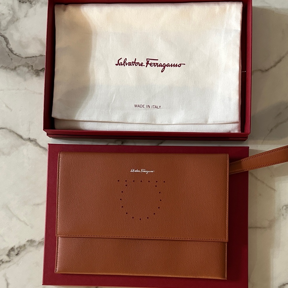 Salvatore Ferragamo Tan Leather Wristlet - Picture 4 of 4